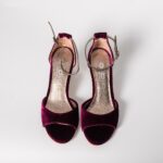 Sandalia terciopelo granate